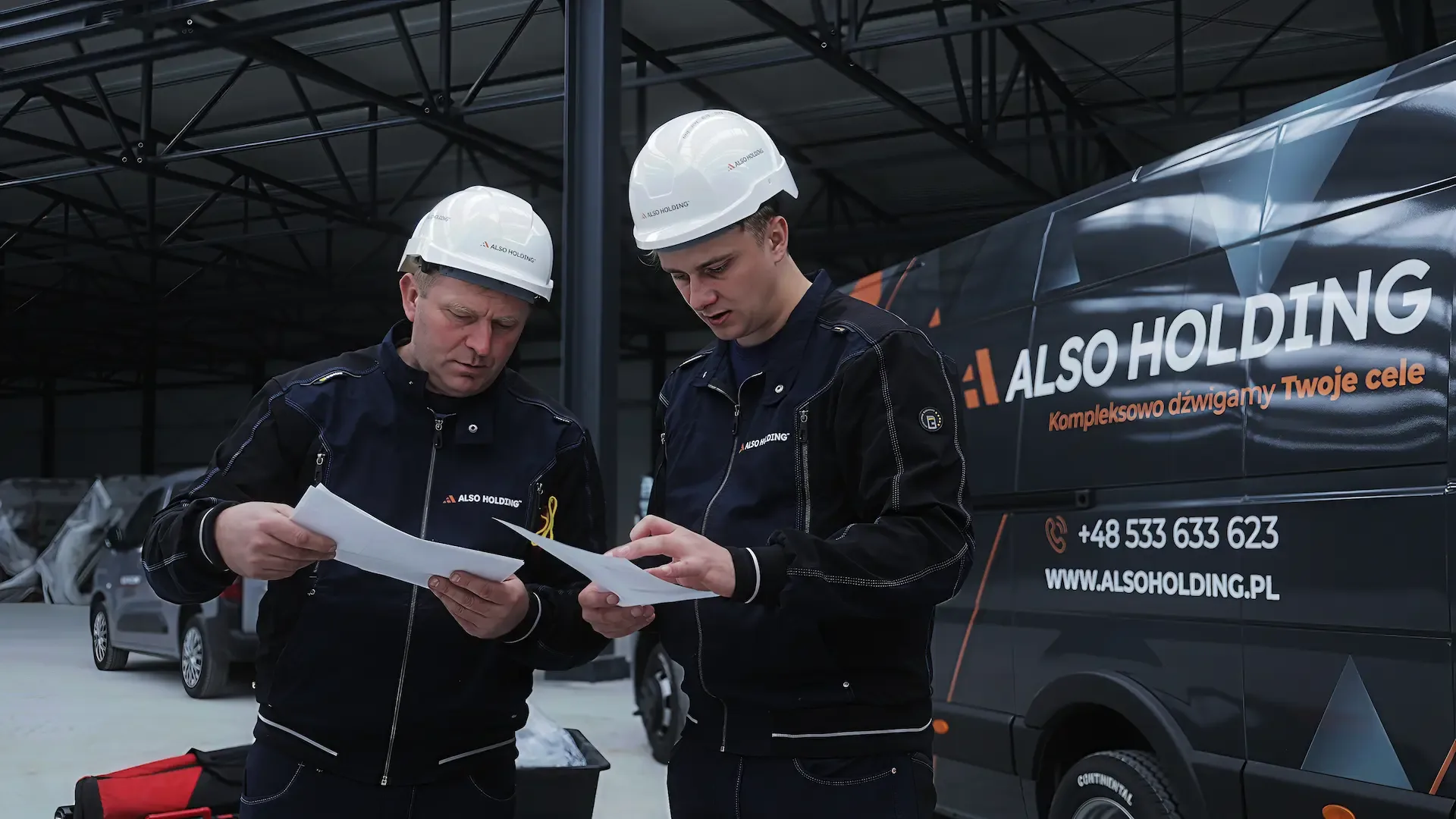 Eksperci ALSO Holding omawiają projekt przy dokumentacji technicznej